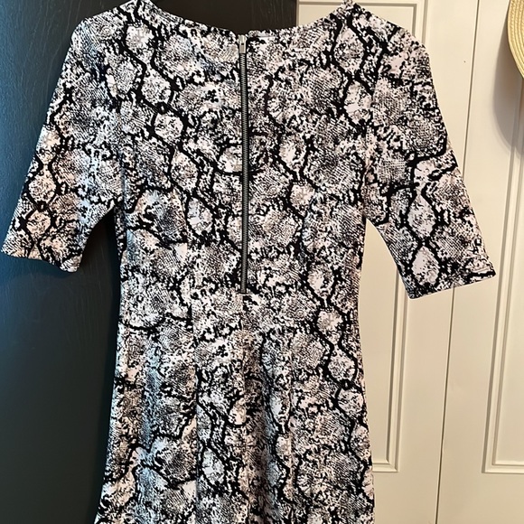 Snake skin printed dress - Picture 2 of 4
